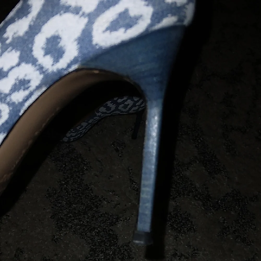 Manolo Blahnik Leopard Print Heels in Blue - Picture 3 of 3